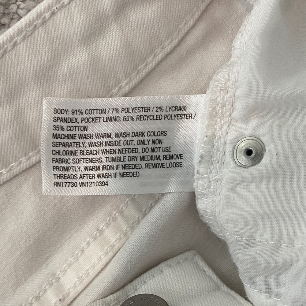 Universal Thread Women's Off-White Distressed Jea… - image 4